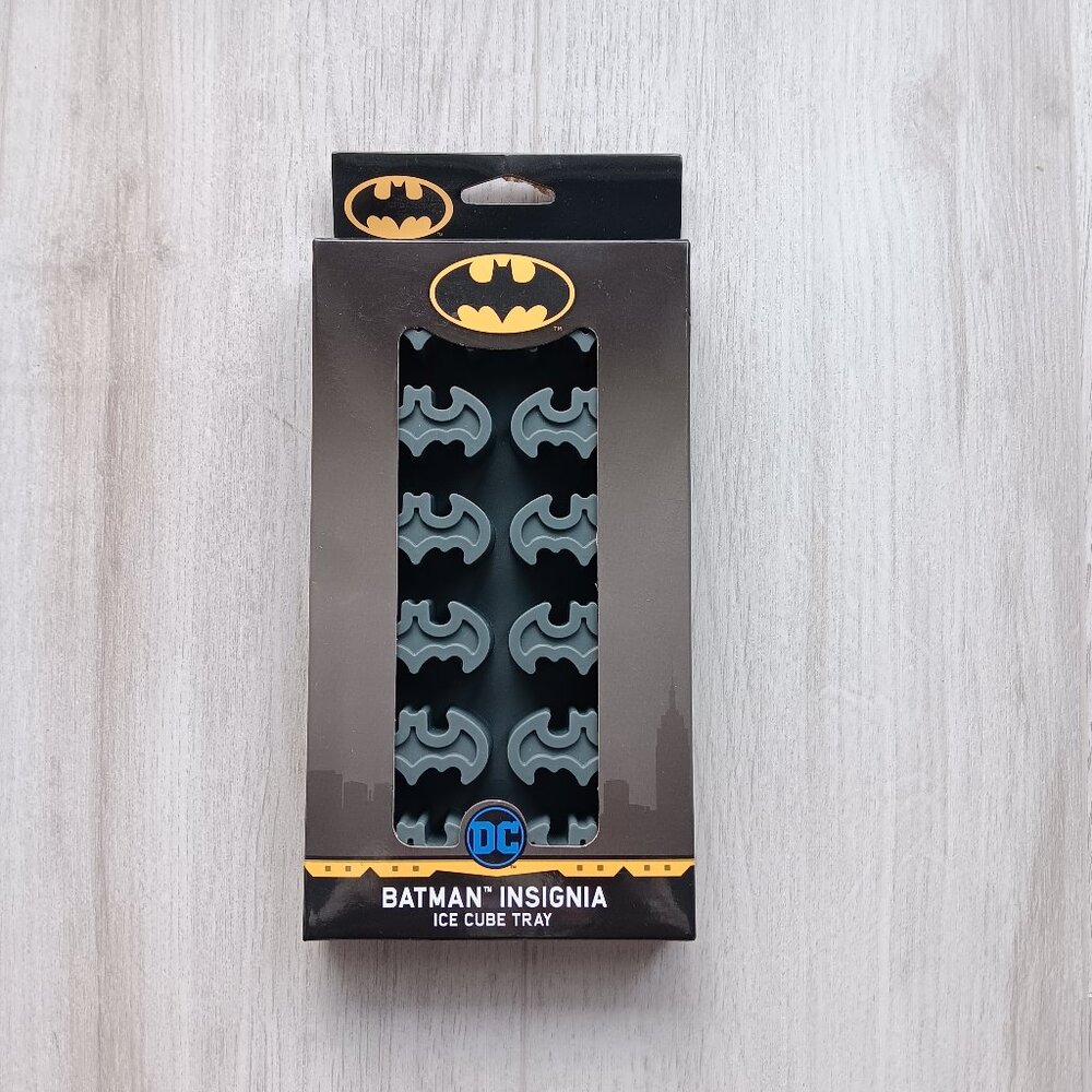 New Batman Insignia Ice Cube Tray Silicone Grey DC